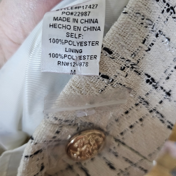 New Entro Size M Tweed Shorts Black and White with Gold Buttons Pockets Neutral - Picture 7 of 7